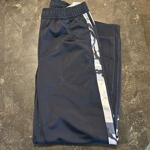 New w/ tags. Top also available